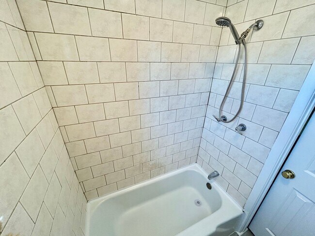 Building Photo - 7953 Meadow Dr