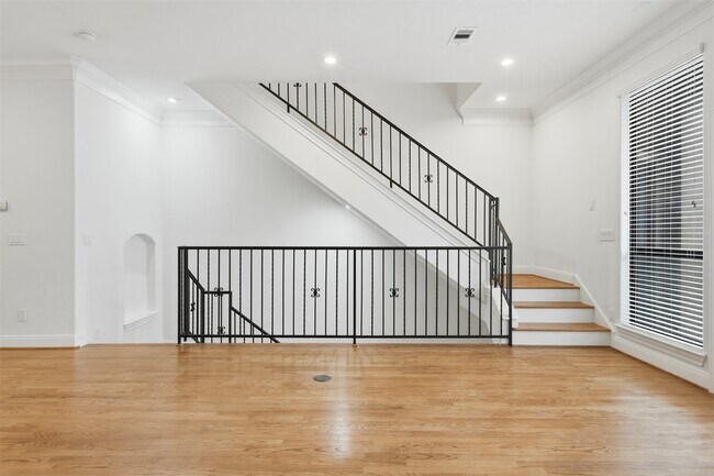 Building Photo - 6130 Hamman St