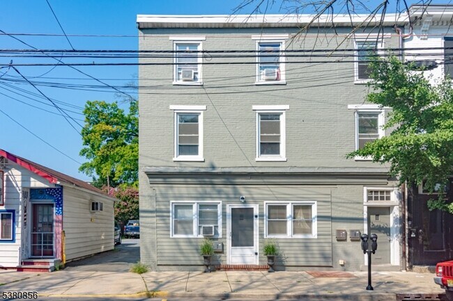 Primary Photo - 59 N Main St