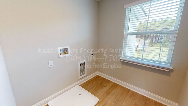 Building Photo - 1025 Wilmot Pl