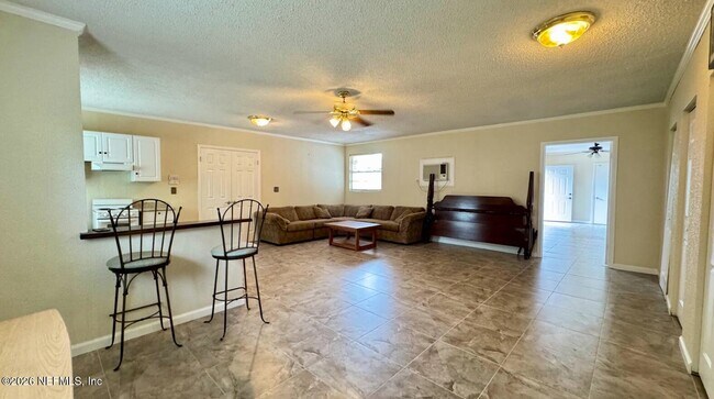 Building Photo - 5557 Floral Ave