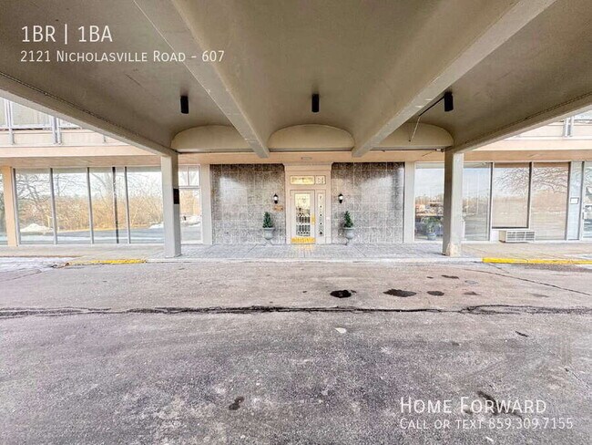 Building Photo - 2121 Nicholasville Rd