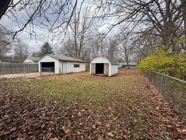 Building Photo - 1911 E Fairchild St