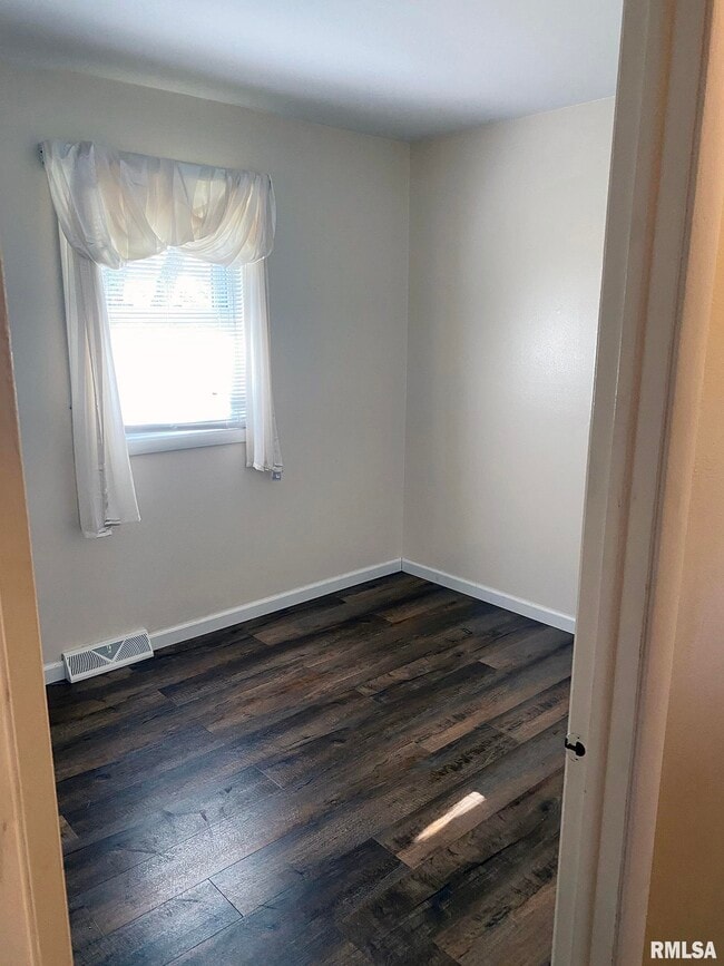 Building Photo - 1829 W Daytona Dr