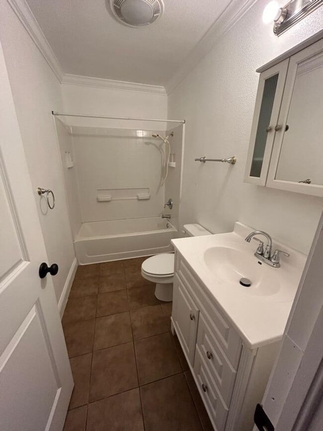 Building Photo - 19141ravenhillroad.is4lease.com