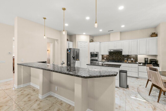 Building Photo - 46211 Roadrunner Ln