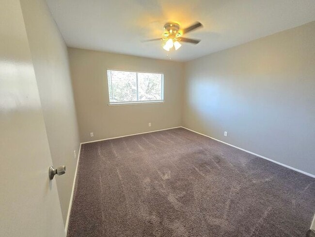 Building Photo - Spacious in Carrollton