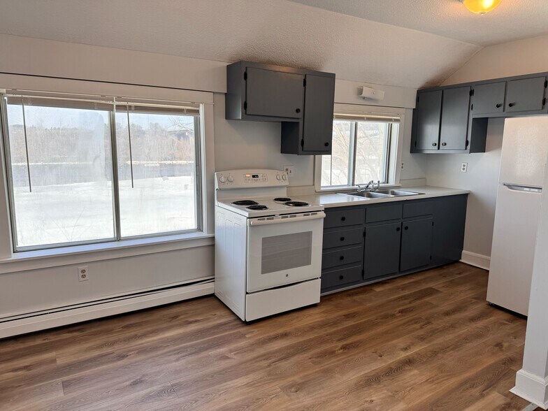 Building Photo - 317 S Main St