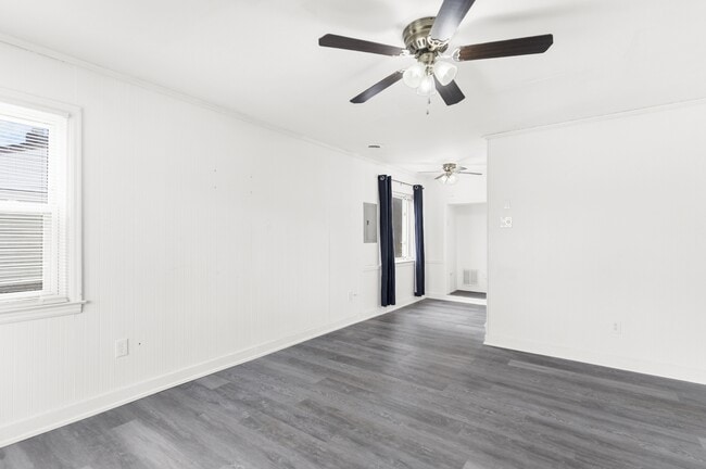 Building Photo - 368 Erskine Ave