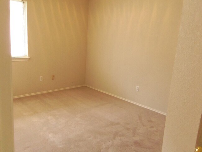 Building Photo - 2414 Tracey Ann Ln