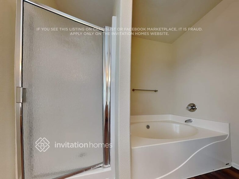 Building Photo - 2415 E Palm Beach Dr