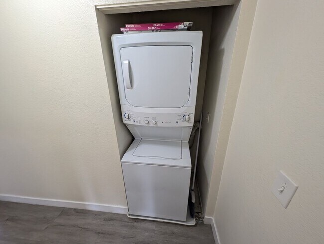 Building Photo - 4806 Nara Vista Way