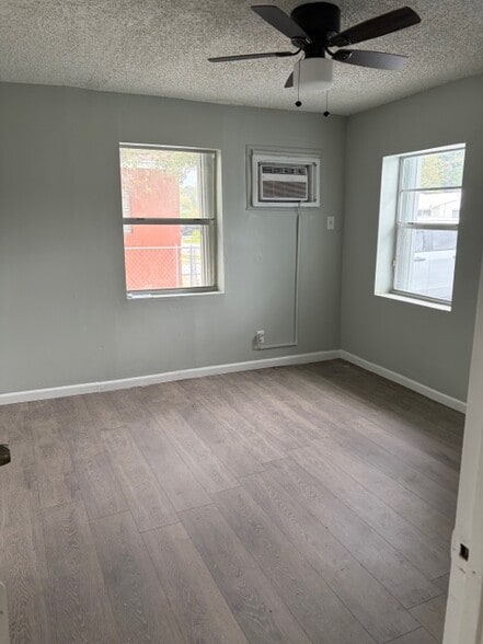 Building Photo - 417 SW 7th Ter