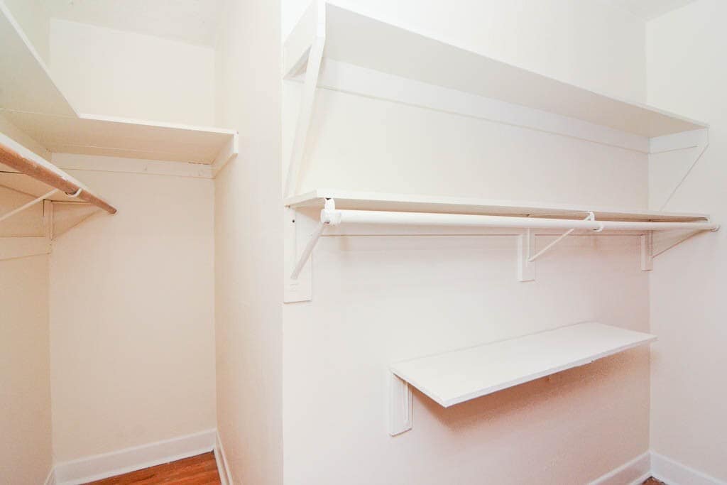 Building Photo - 846 W Cornelia Ave