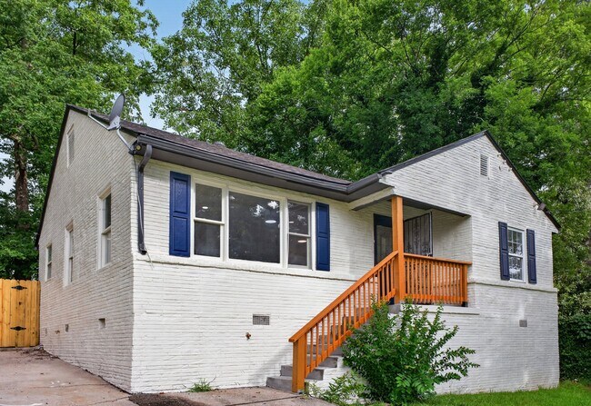 Building Photo - 2027 Hilburn Dr SE