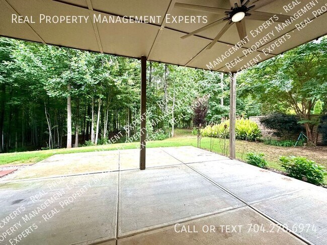 Building Photo - Spacious 5BR/3.5BA Home in Mooresville!