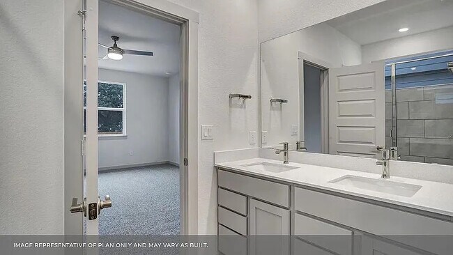 Building Photo - Room in House on Lubeck Dr