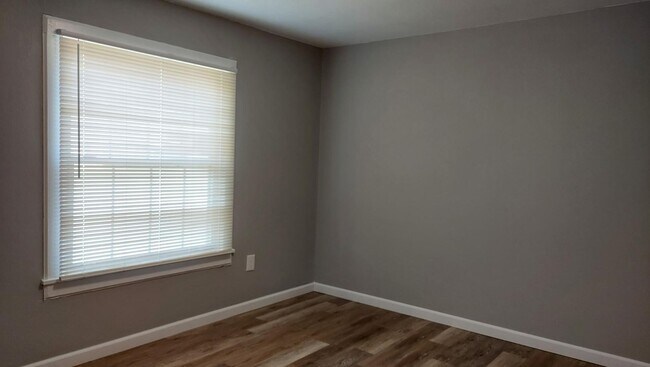 Building Photo - Very Nice 3BR/1BA Single Family Home on Quiet Street