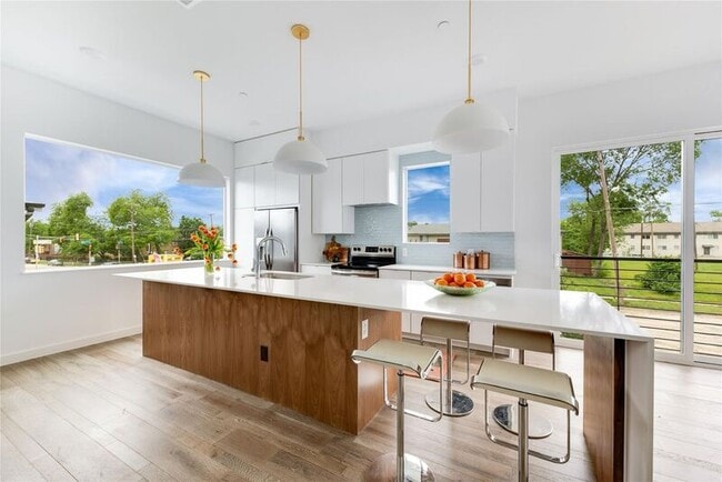 Building Photo - 5026 Bryan St