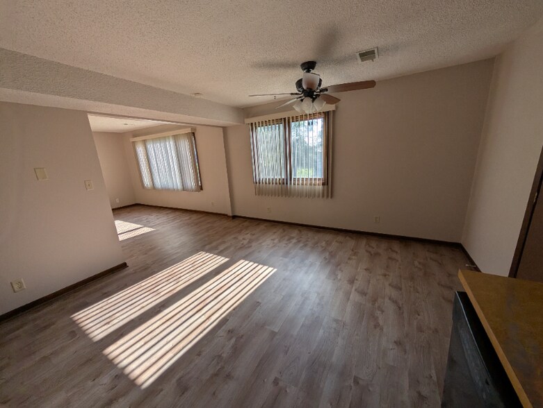 Building Photo - 4207 S 52nd St