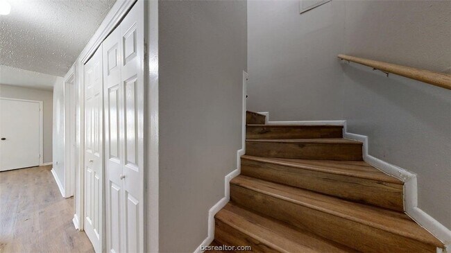 Building Photo - 1327 Airline Dr