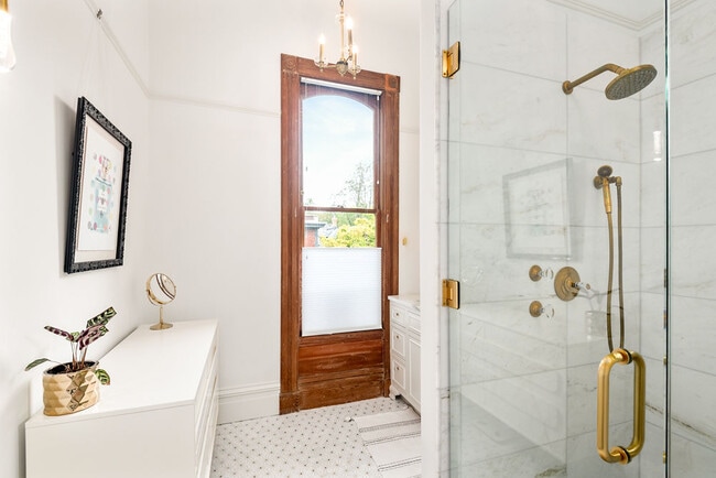 Building Photo - 2234 NW Johnson St