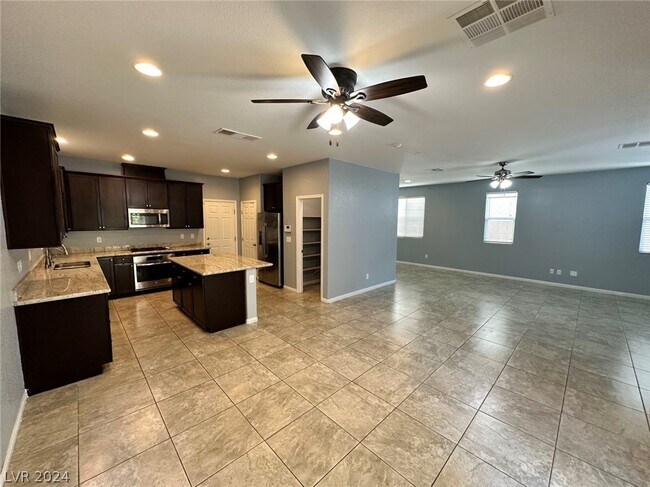 Building Photo - 6459 Twin Harbors Ct