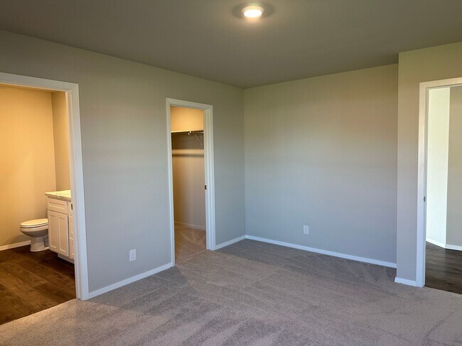 Building Photo - Brand-new 3 bedroom, 2 bath home located in historic Claremore