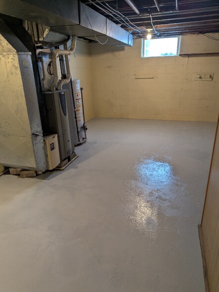 Building Photo - 1433 Westview Dr NE