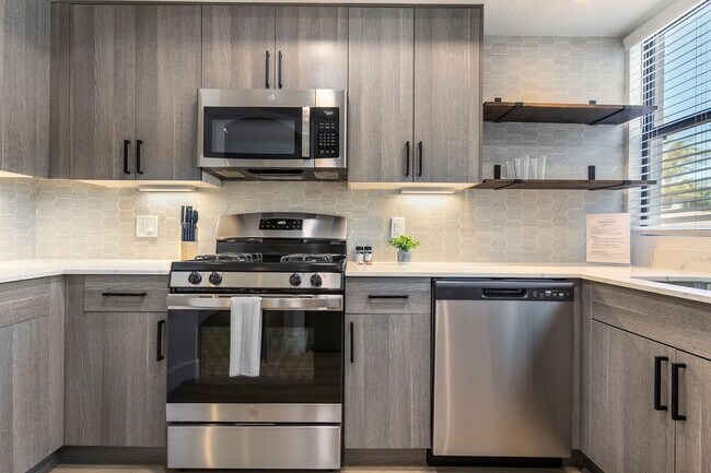 Building Photo - 15608 N 71st St