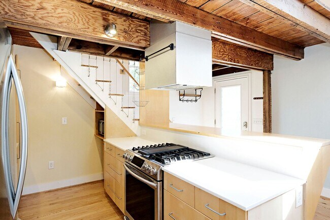 Building Photo - Charming Home in Fifeville, Downtown Charlottesville