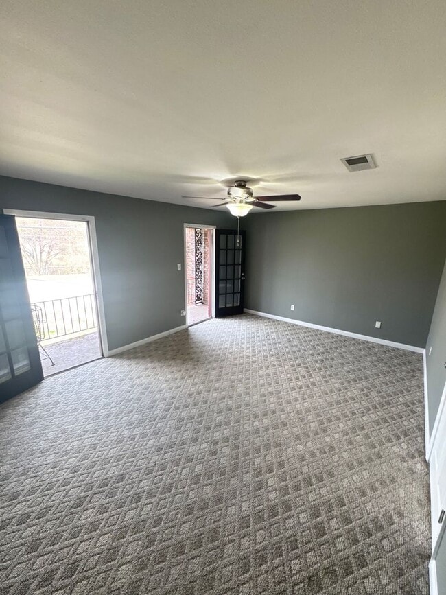 Building Photo - Broadmoor / Anderson Island Area