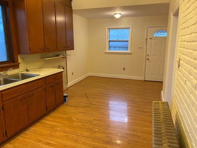 Building Photo - Spacious Manheim 3 Bedroom, 2 Bath House