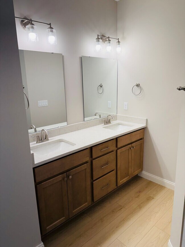 Building Photo - 1970 Petit Dr