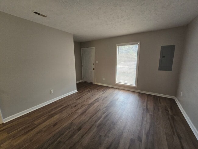 Building Photo - NEW LISTING!!!!!