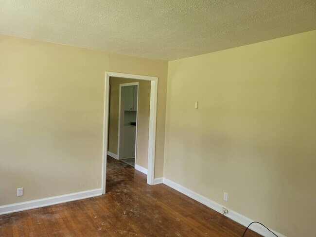 Building Photo - 502 Rosewood Dr