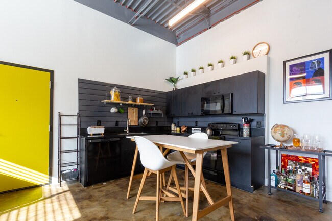 Building Photo - 676 Marshall Ave