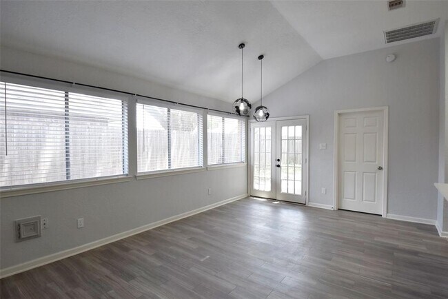 Building Photo - 2910 Walnut Springs Dr
