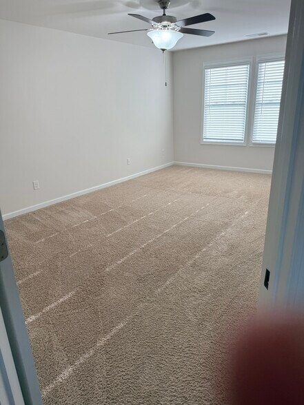 Building Photo - 726 Little Bluestem Dr