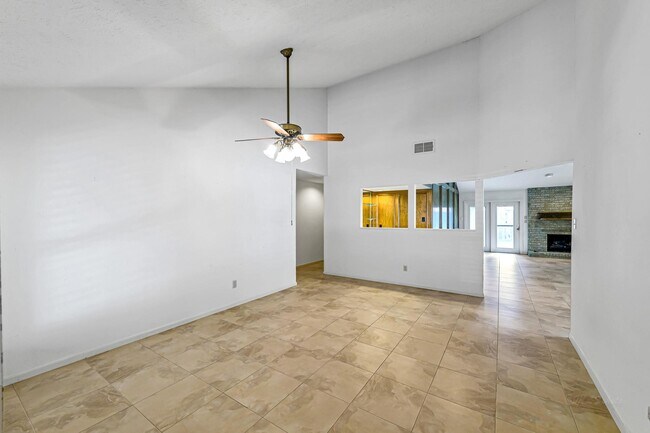 Building Photo - 3647 Marywood Dr