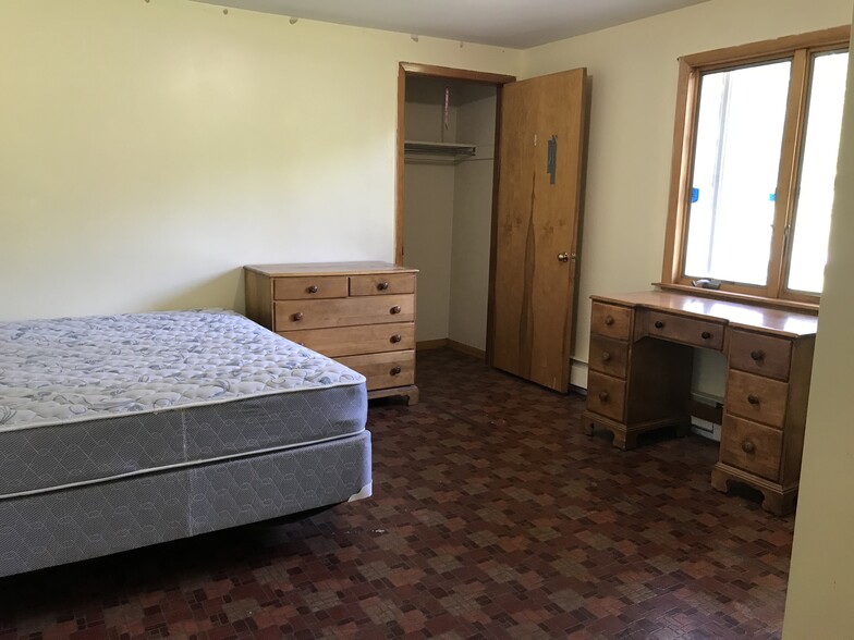 Building Photo - 165 Kendall Ave