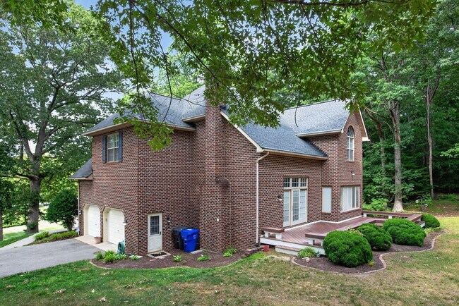 Building Photo - 16801 Old Field Ln