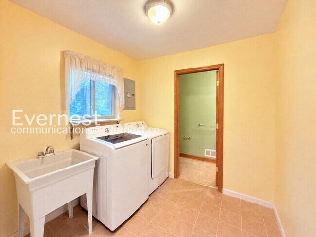 Building Photo - Modern 2-Bedroom, 2-Bath Home with Spacious Garage, Cozy Patio & Pet-Friendly Living – Available ...