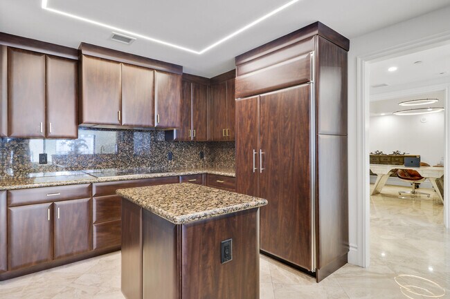 Building Photo - 200 E Palmetto Park Rd