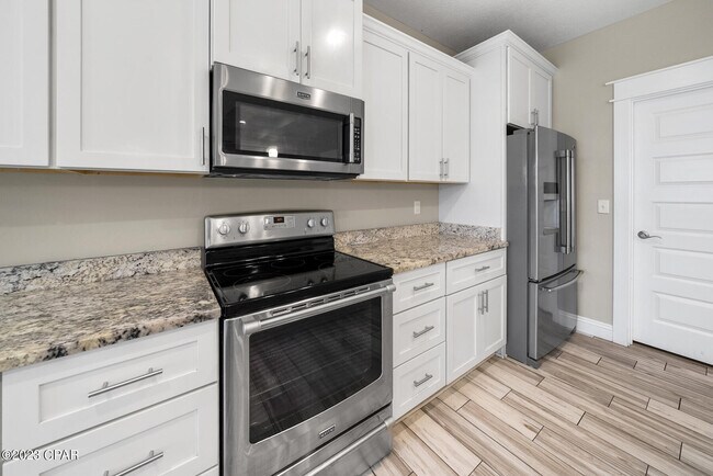 Building Photo - 305 Evergreen St