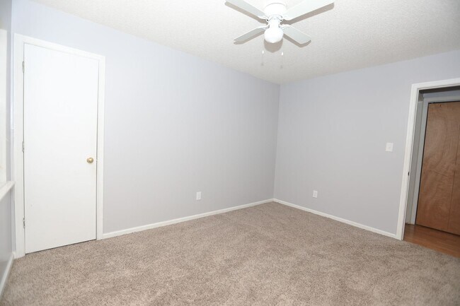 Building Photo - 621 S Hampton Dr