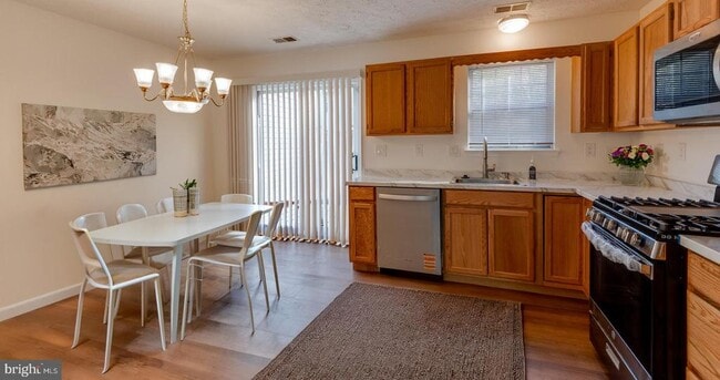 Building Photo - 2502 Regal Pl