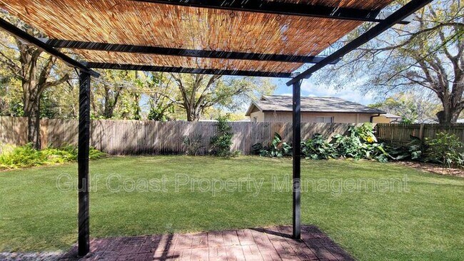 Building Photo - 904 17th Ave W