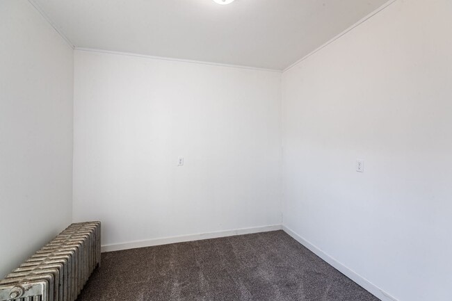 Building Photo - Renovated 2 Bedroom House