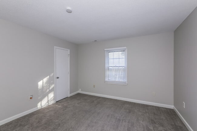 Building Photo - 5117 Chestnut Lake Dr